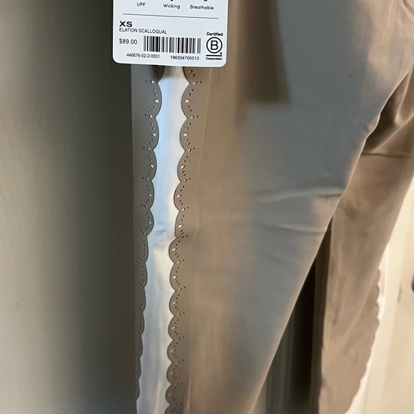 Athleta Elation Scallop Capri Sz XS Color -Quail (taupe/beige) NWT - Picture 5 of 7